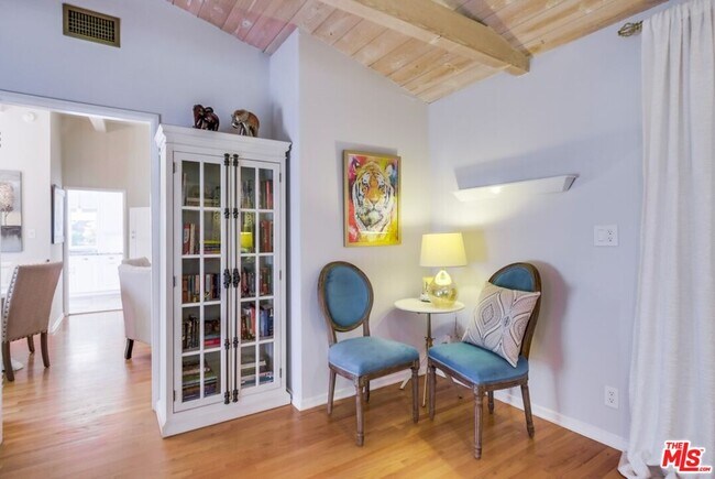 Building Photo - 21447 Providencia St