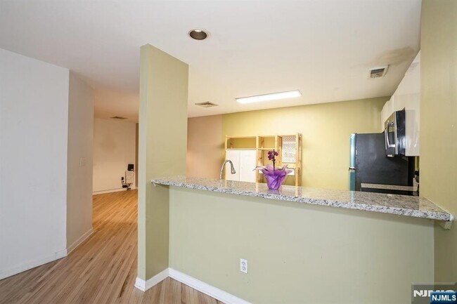 Building Photo - 364 Palisade Ave