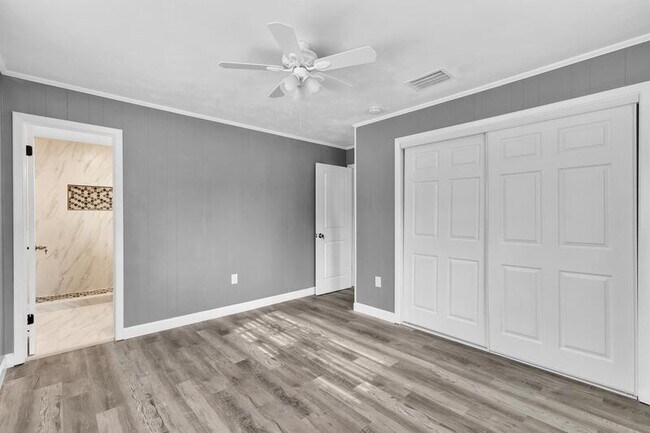 Building Photo - 815 Sherwood Dr