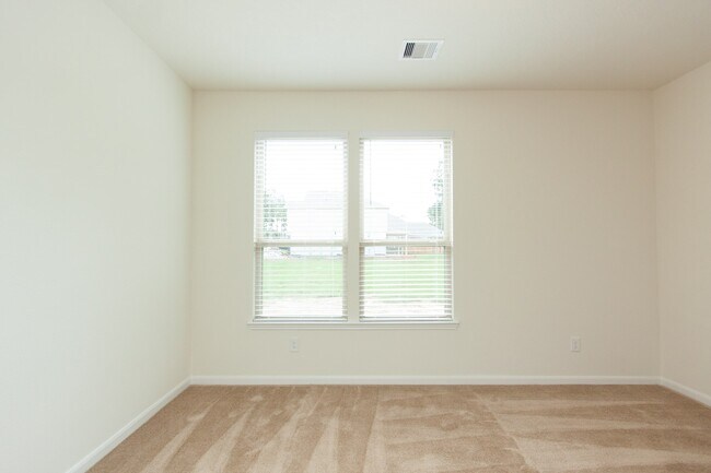 Building Photo - 2011 Parnevik Pl