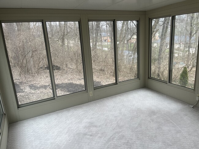 Building Photo - 180 Eleanor Dr