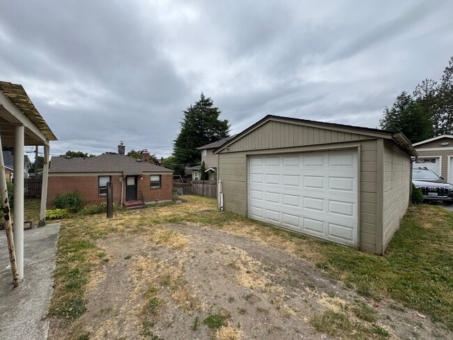 Building Photo - 6227 53rd Ave NE