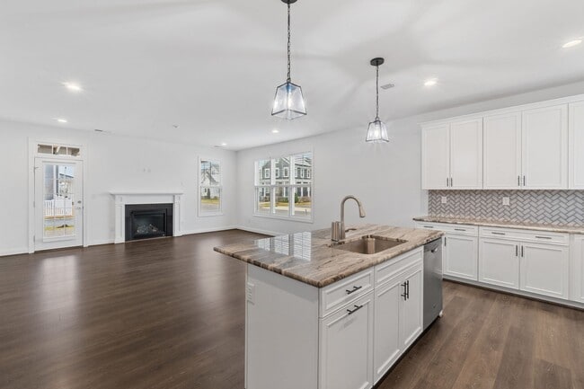 Building Photo - 4 Bed 2.5 Bath Home for Rent in Chesapeake