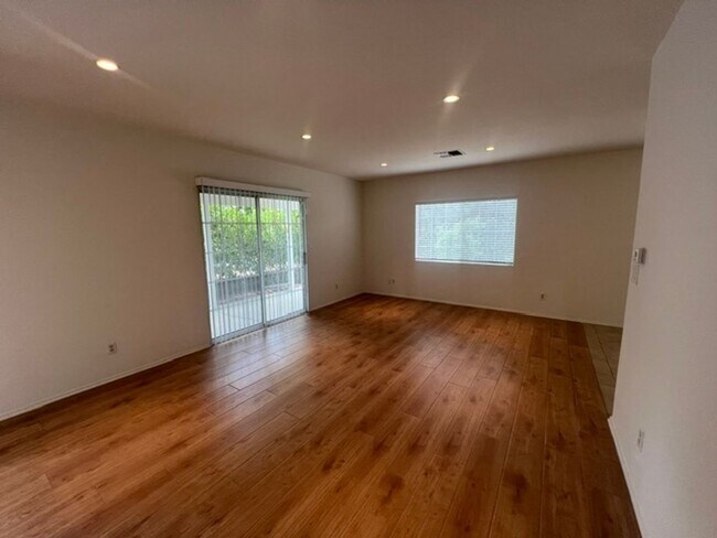 Building Photo - 17430 Gledhill St