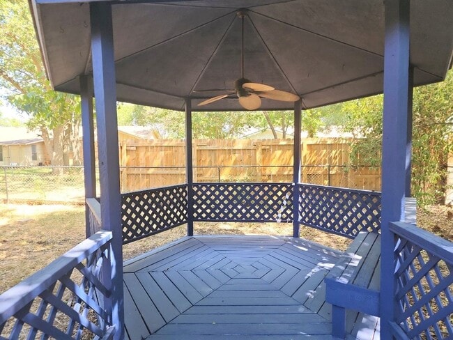 Building Photo - Amazing home ready to move in!