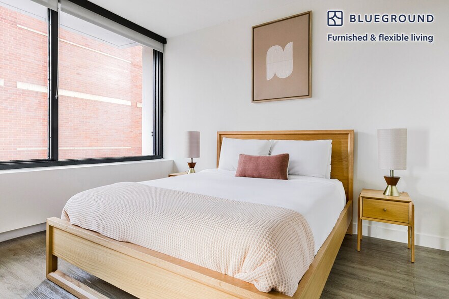 Building Photo - 21 E Chestnut St