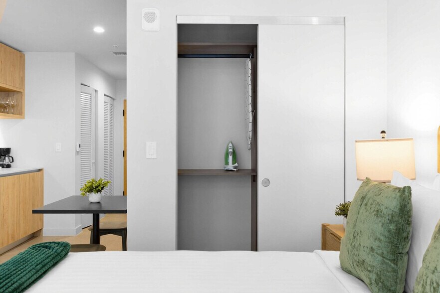 Building Photo - 11 NE 6th St