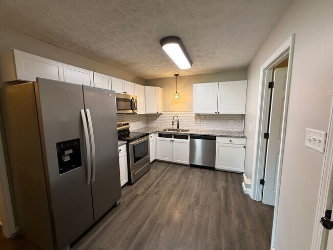 Building Photo - Tranquil 3 Bed 2 Bath Home in Raeford