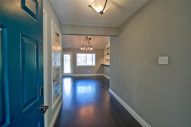 Building Photo - 8502 Danville Dr