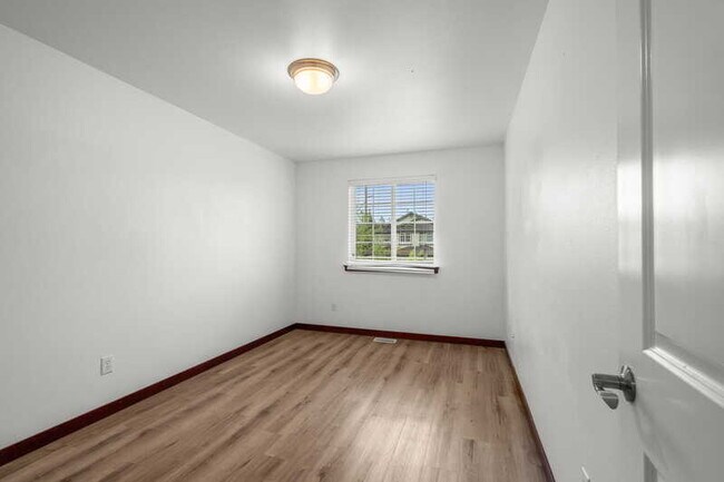 Building Photo - 18410 42nd Ave SE