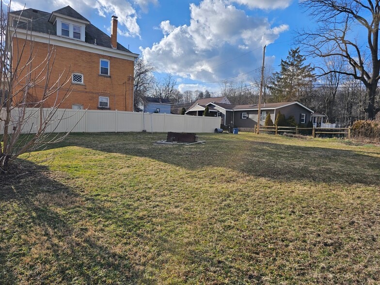 Building Photo - 70 Noblestown Rd