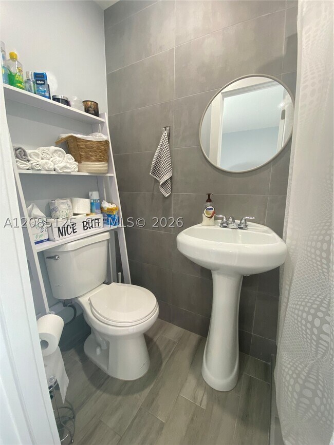 Building Photo - 7010 SW 144th Pl
