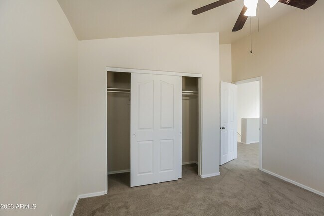 Building Photo - 7422 S 40th Ln