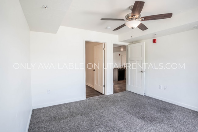 Building Photo - 722 E 500 S