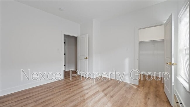 Building Photo - 1072 Bruce St