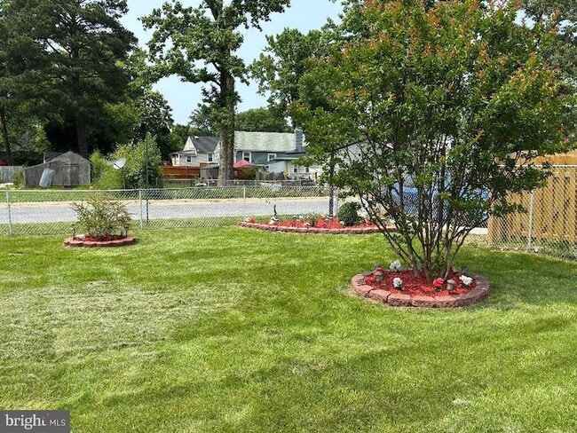 Building Photo - 419 Ashleaf Ave