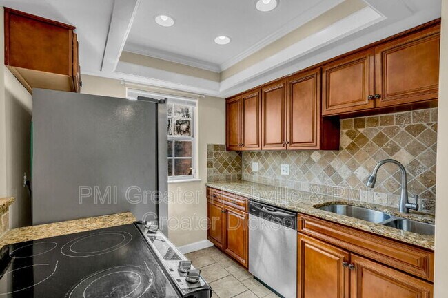 Building Photo - 8207 Sawyer Brown Rd