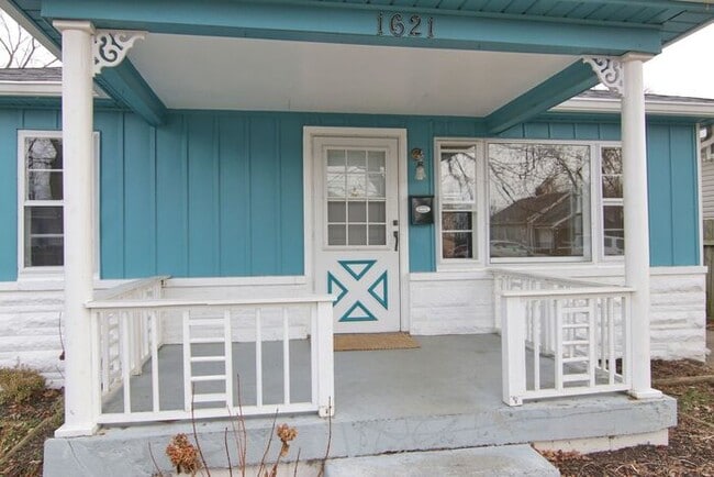 Building Photo - Sweet 3 Bedroom Home Close to Speedway