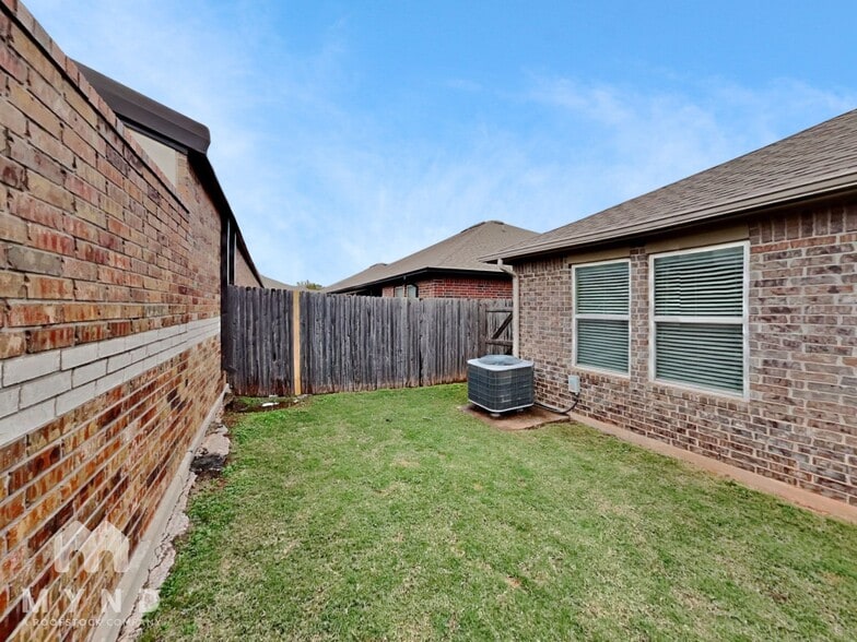 Building Photo - 18121 Manera Wy