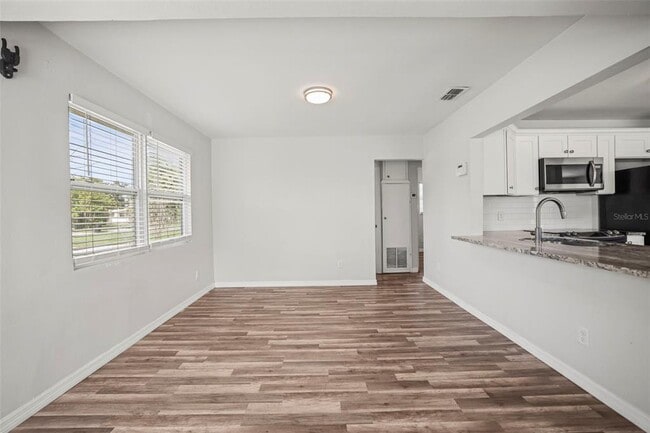 Building Photo - 2601 16th Ave N