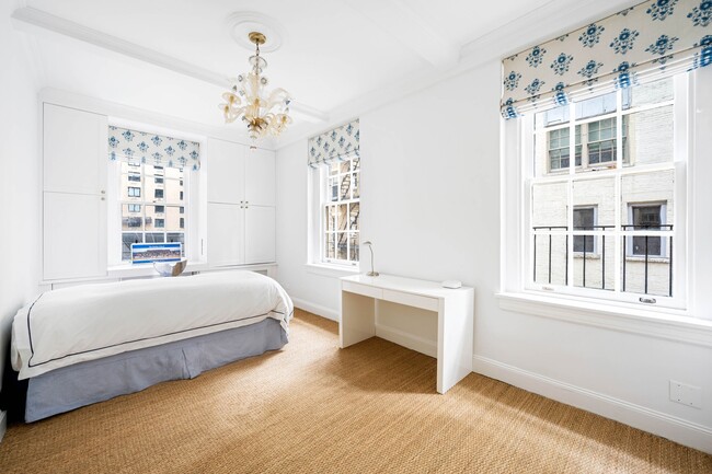 Building Photo - 130 E 67th St