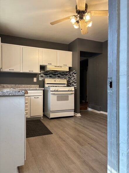 Kitchen - 1728 Roosevelt St