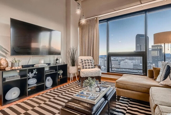 Building Photo - 100 Park Ave W