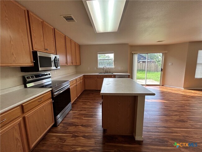 Building Photo - 424 Copper Hill Dr
