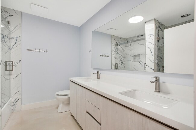 Building Photo - 7351 Valencia Dr