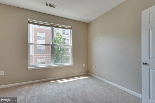 Building Photo - 2765 Centerboro Dr