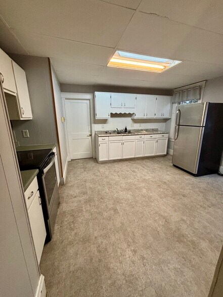 Primary Photo - 25 Lenox St