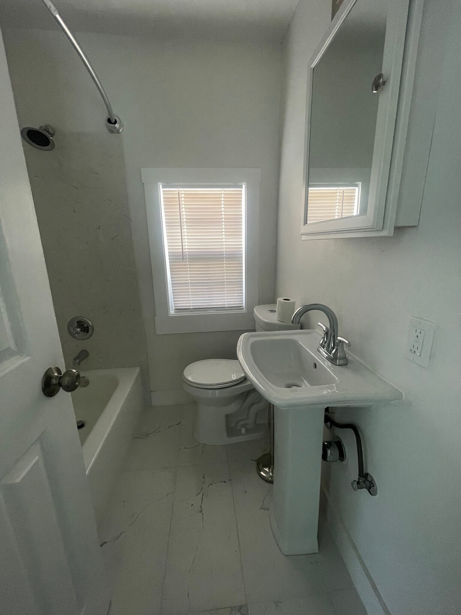 bathroom - 2722 Garden St