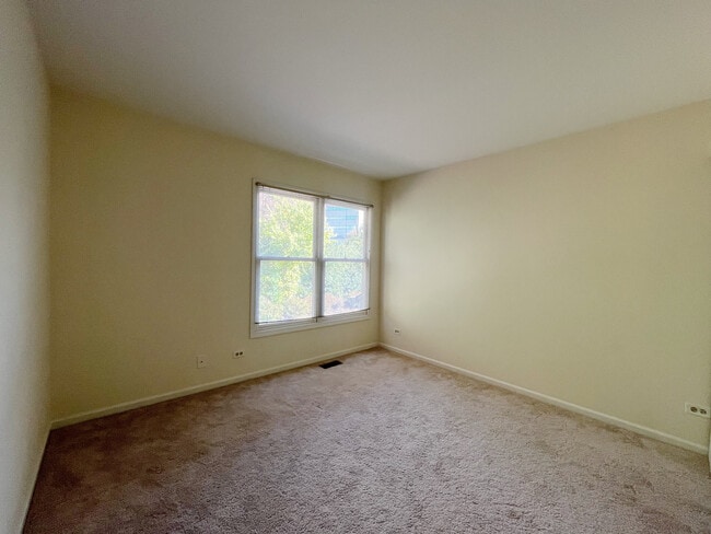 Building Photo - 312 Spring Creek Cir