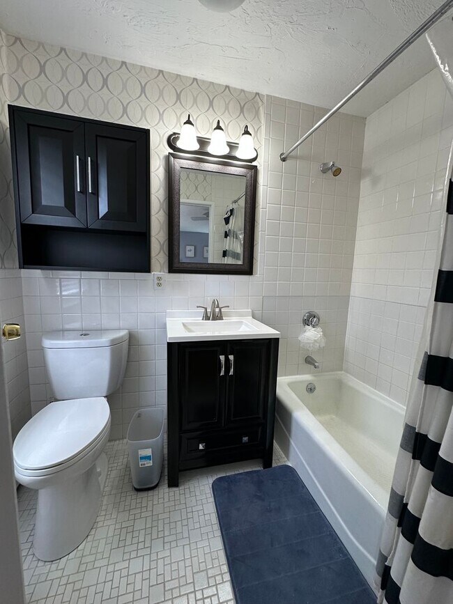 Building Photo - PRICE DROP + NO BROKER FEE....Townhouse, Central AC, 2 Parking Spots