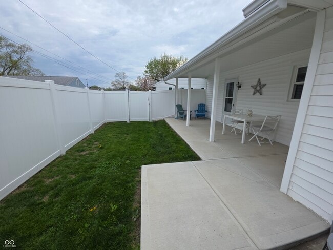 Building Photo - 806 Harney Dr