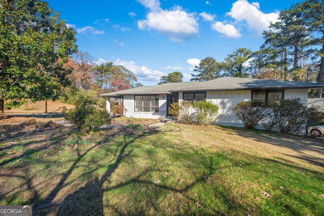 Building Photo - 1954 Woodbine Terrace NE