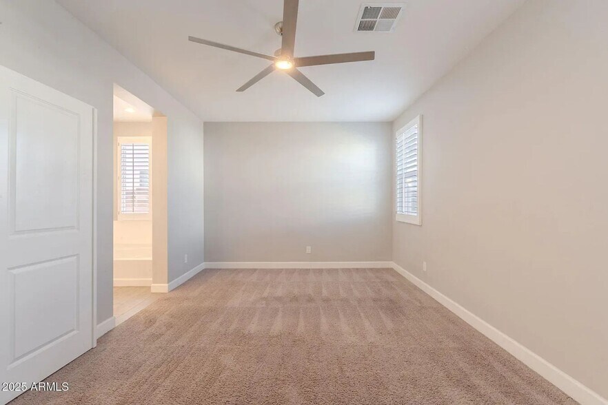 Building Photo - 598 Hazelnut Ln