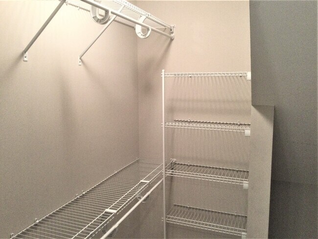 Building Photo - 3848 Annapolis Way