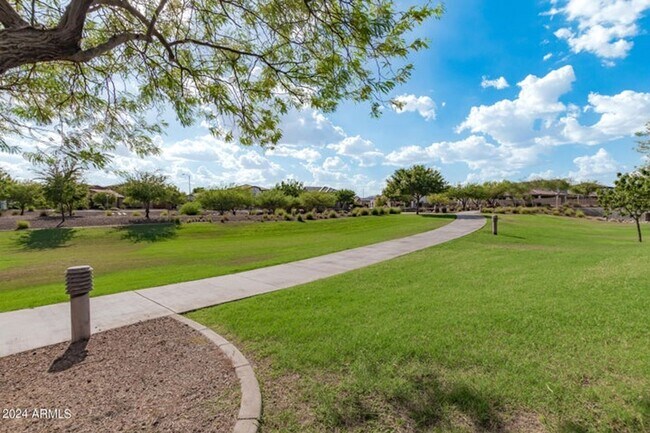 Building Photo - Charming 4 bedroom, 3 bath home in North P...