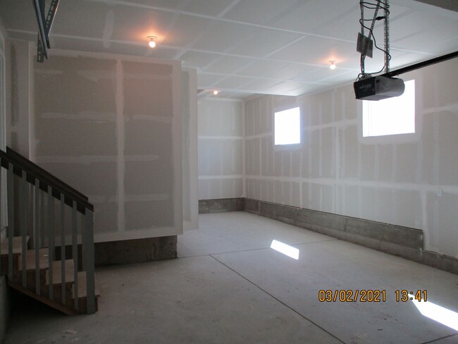 Building Photo - 4 Bed, 2.5 Bath - 2 Story Home in Windsor'...