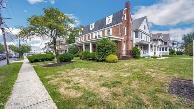 Building Photo - 87 Maple Ave