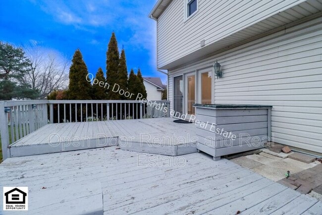Building Photo - 8218 Fountainhead Dr