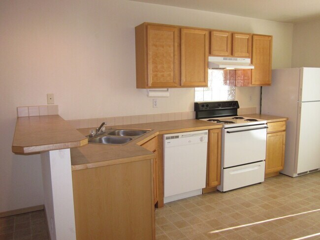 Building Photo - 1 Bedroom / 1 Bathroom Cedar Creek Village Cottage