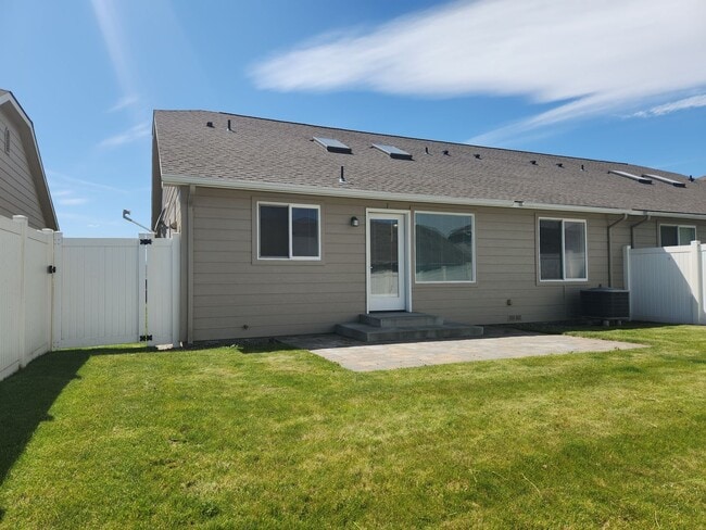 Building Photo - West Valley S. 90th 3br 2ba Double garage,...