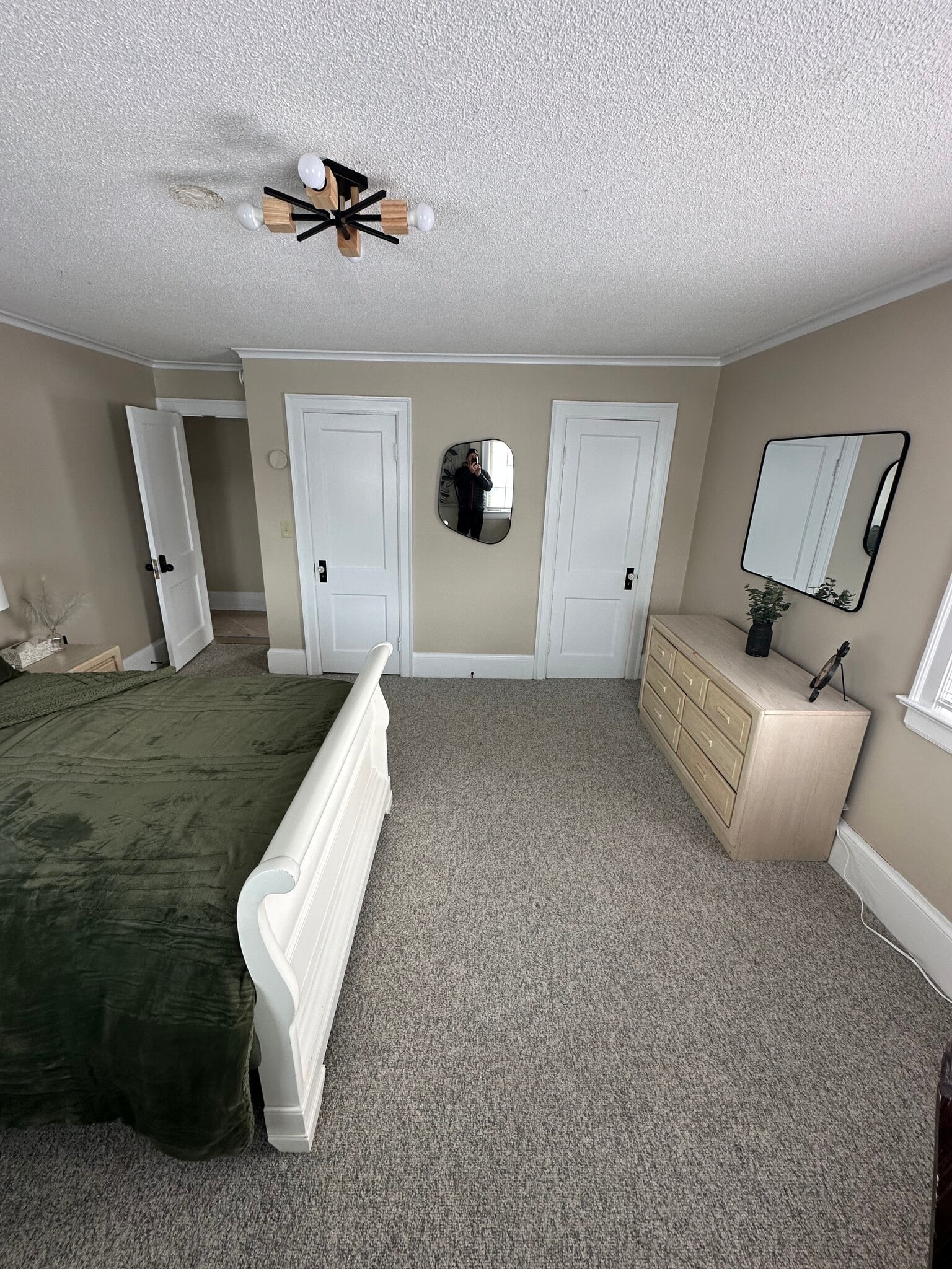 Building Photo - 201 Salt Springs Rd