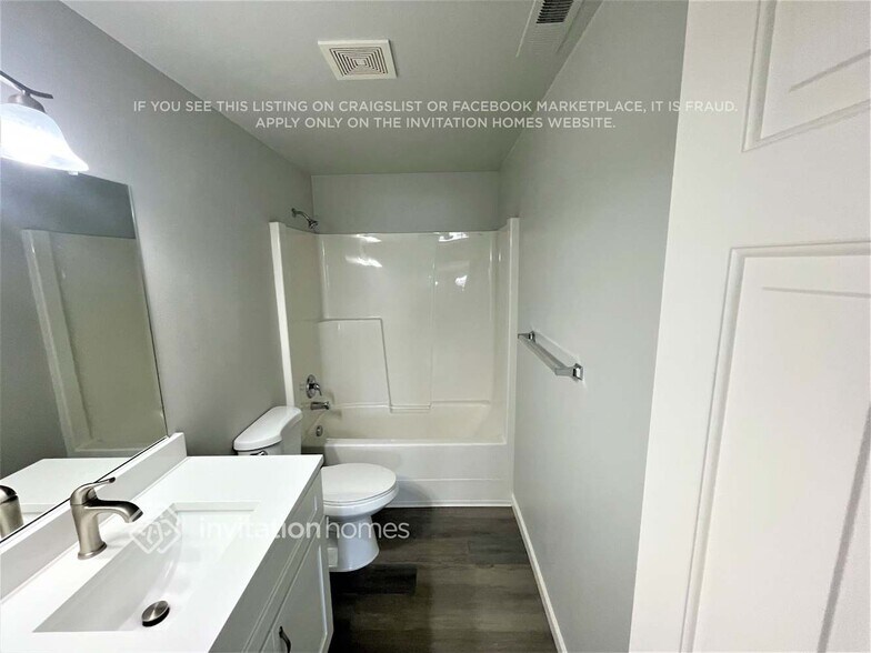 Building Photo - 3328 Kona St NE