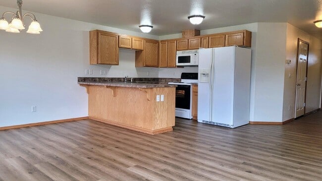 Building Photo - 450 Maylea Pl