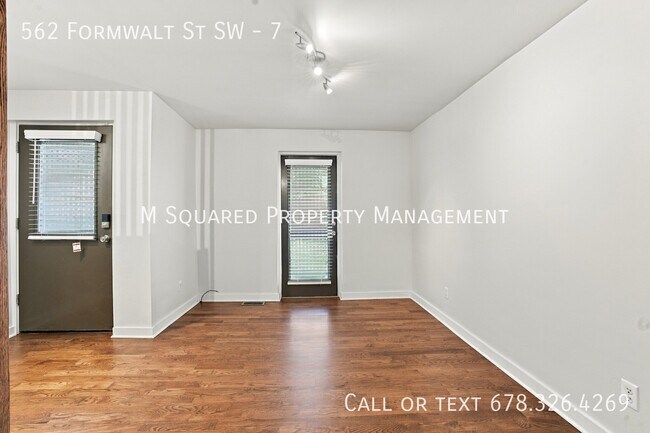 Building Photo - 562 Formwalt St SW