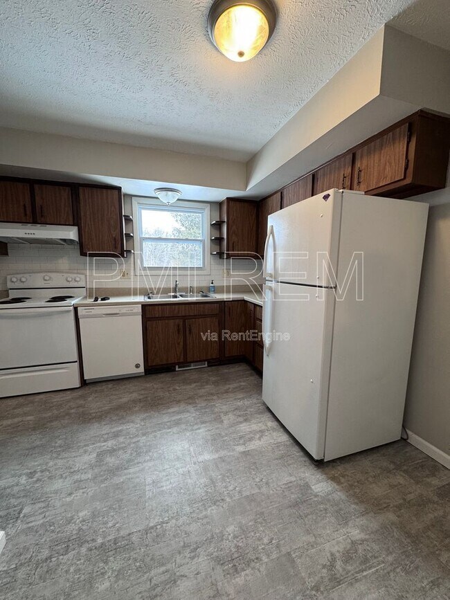 Building Photo - 782 Akron Blvd