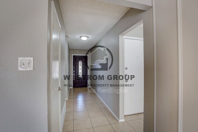 Building Photo - 420 Revolution Ln